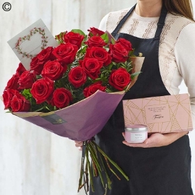 Showstopper 24 red rose gift set