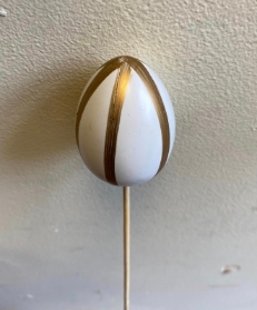Simplistic Gold Egg Pick